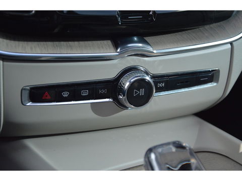 Volvo XC60 T6 Hybride AWD Inscription Long Range | Stuur + Stoel Verwarming | Camera | Panoramadak | Harman Kardon |