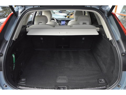 Volvo XC60 T6 Hybride AWD Inscription Long Range | Stuur + Stoel Verwarming | Camera | Panoramadak | Harman Kardon |