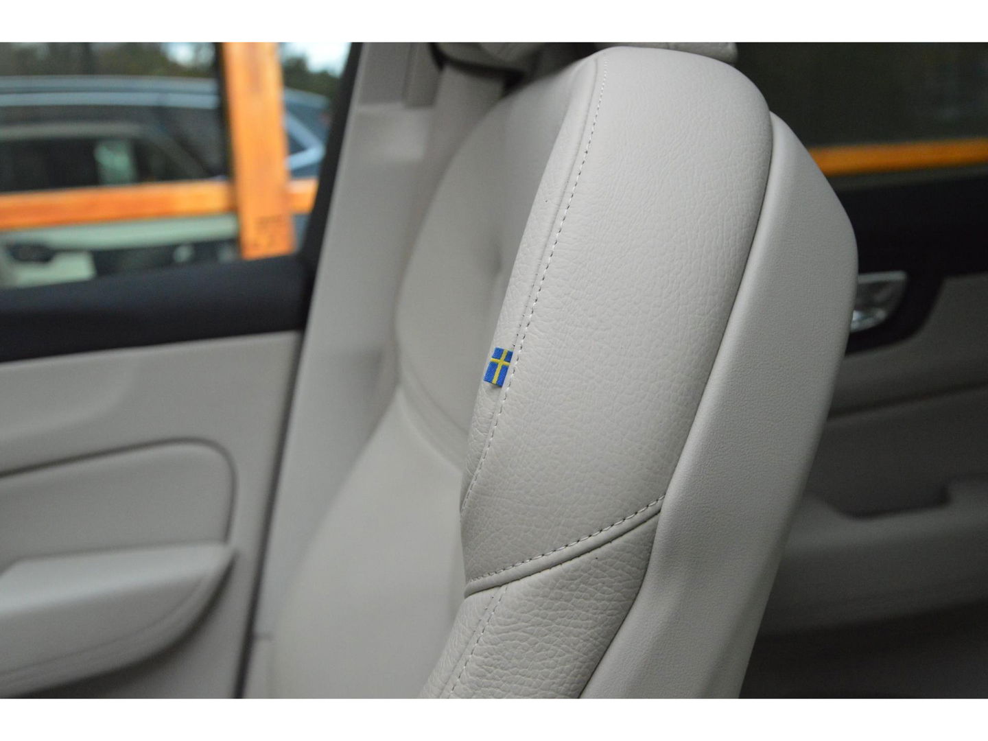 Volvo XC60 T6 Hybride AWD Inscription Long Range | Stuur + Stoel Verwarming | Camera | Panoramadak | Harman Kardon |