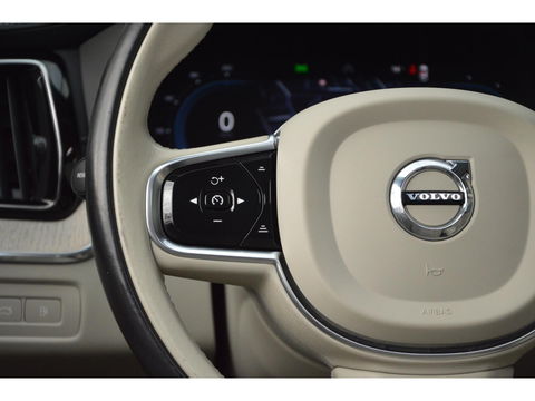 Volvo XC60 T6 Hybride AWD Inscription Long Range | Stuur + Stoel Verwarming | Camera | Panoramadak | Harman Kardon |