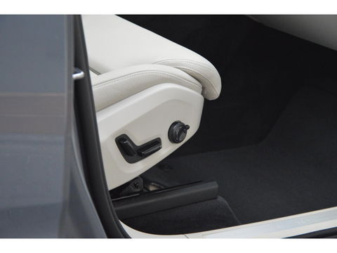 Volvo XC60 T6 Hybride AWD Inscription Long Range | Stuur + Stoel Verwarming | Camera | Panoramadak | Harman Kardon |
