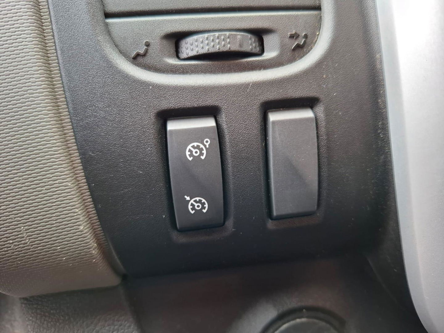 Renault Trafic 1.6 dCi T27 L1H1 Comfort AIRCO / CRUISE CONTROLE / 3 ZITS / TREKHAAK