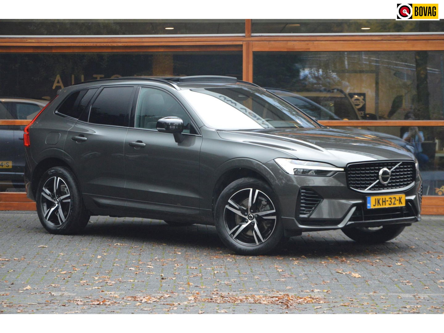 Volvo XC60 T6 Hybride Plus Dark Long Range | Camera | Stoel + Stuur Verwarming | Panormadak | BLIS |