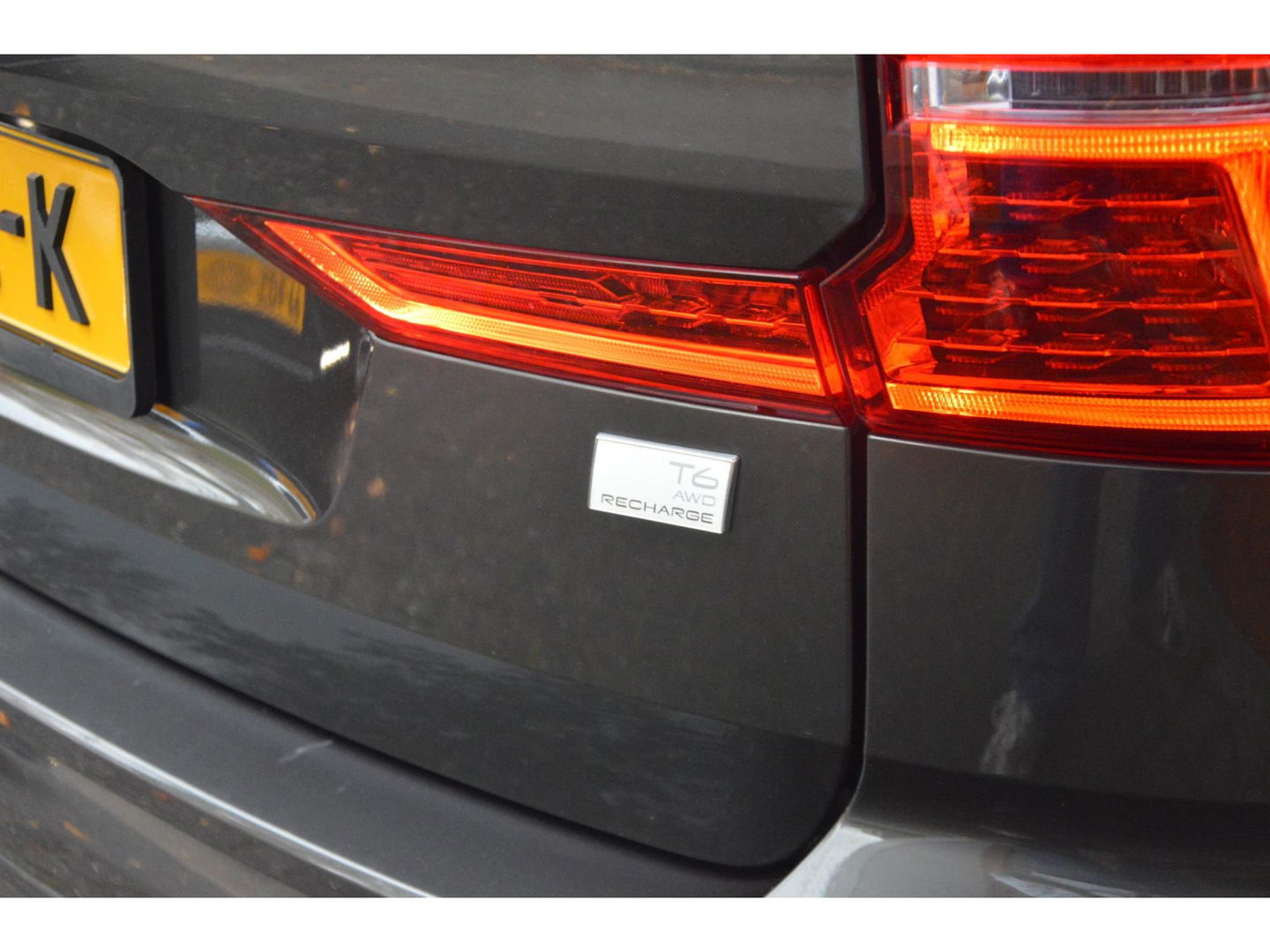 Volvo XC60 T6 Hybride Plus Dark Long Range | Camera | Stoel + Stuur Verwarming | Panormadak | BLIS |