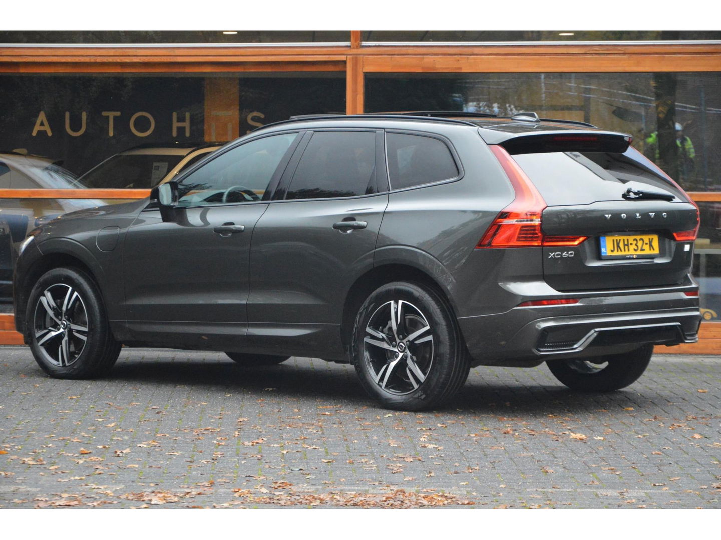 Volvo XC60 T6 Hybride Plus Dark Long Range | Camera | Stoel + Stuur Verwarming | Panormadak | BLIS |