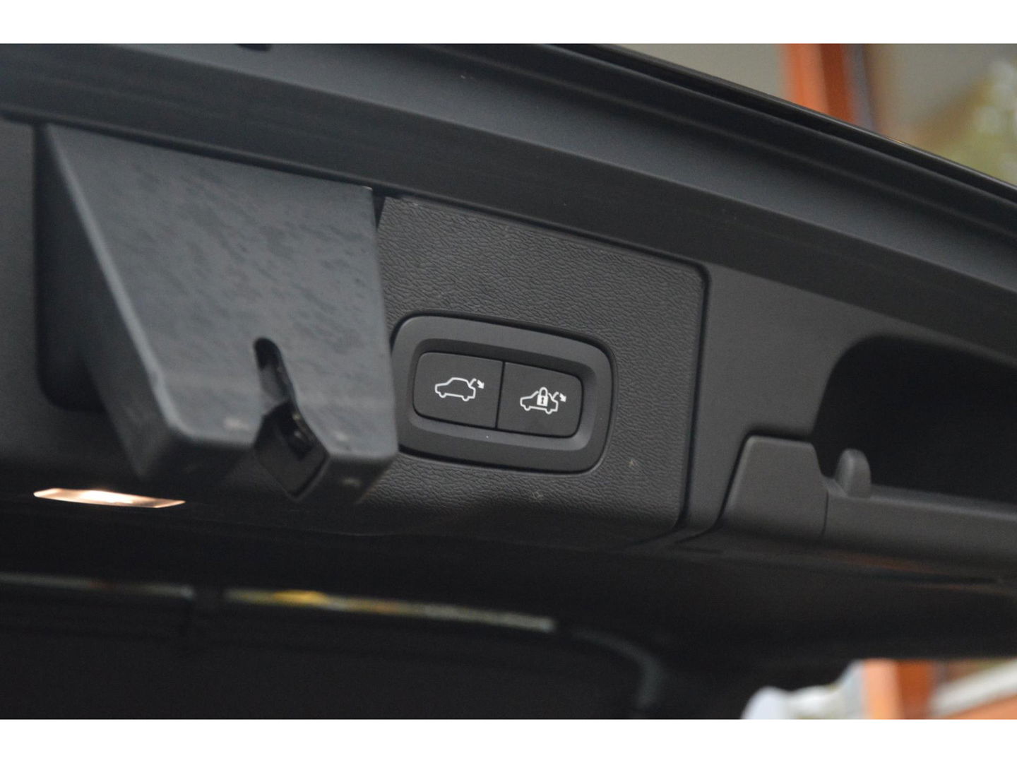 Volvo XC60 T6 Hybride Plus Dark Long Range | Camera | Stoel + Stuur Verwarming | Panormadak | BLIS |