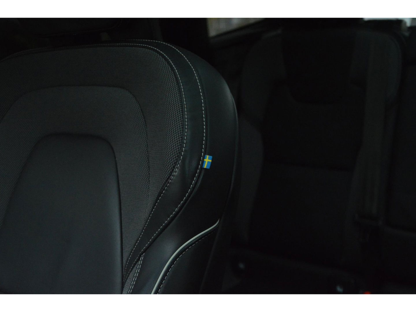 Volvo XC60 T6 Hybride Plus Dark Long Range | Camera | Stoel + Stuur Verwarming | Panormadak | BLIS |