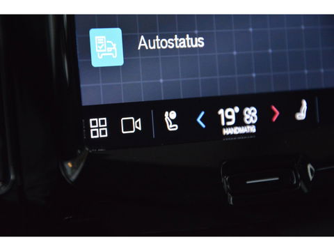 Volvo XC60 T6 Hybride Plus Dark Long Range | Camera | Stoel + Stuur Verwarming | Panormadak | BLIS |