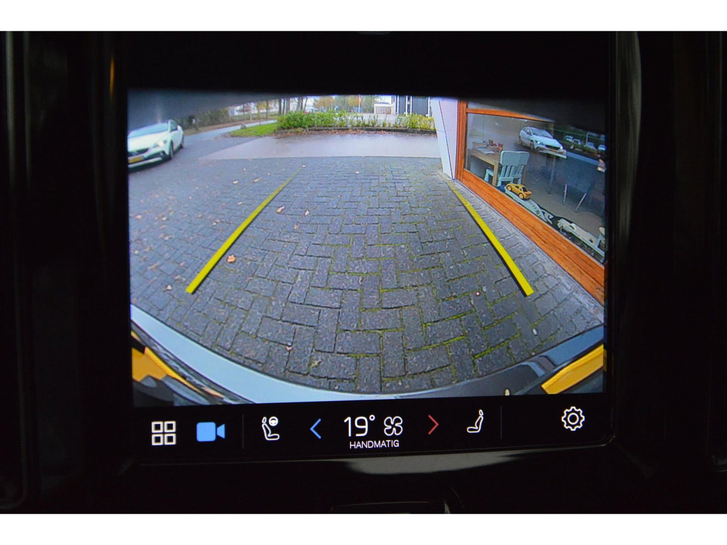 Volvo XC60 T6 Hybride Plus Dark Long Range | Camera | Stoel + Stuur Verwarming | Panormadak | BLIS |
