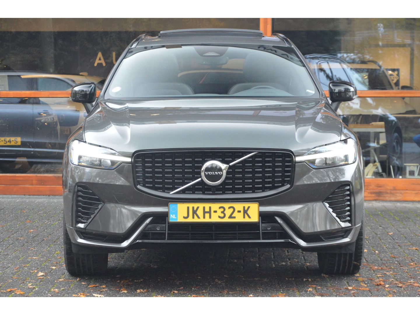 Volvo XC60 T6 Hybride Plus Dark Long Range | Camera | Stoel + Stuur Verwarming | Panormadak | BLIS |
