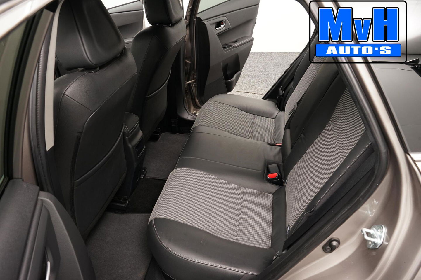 Toyota Auris 1.8 Hybrid Executive|STOELVERW|TREKH|LEER|CAMERA