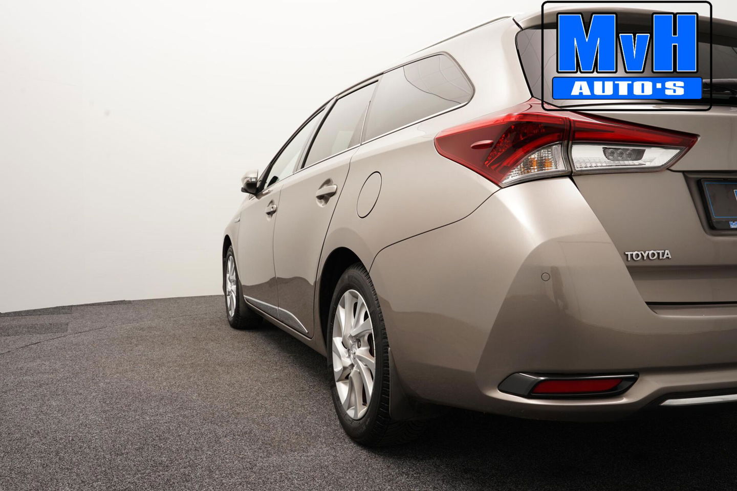 Toyota Auris 1.8 Hybrid Executive|STOELVERW|TREKH|LEER|CAMERA