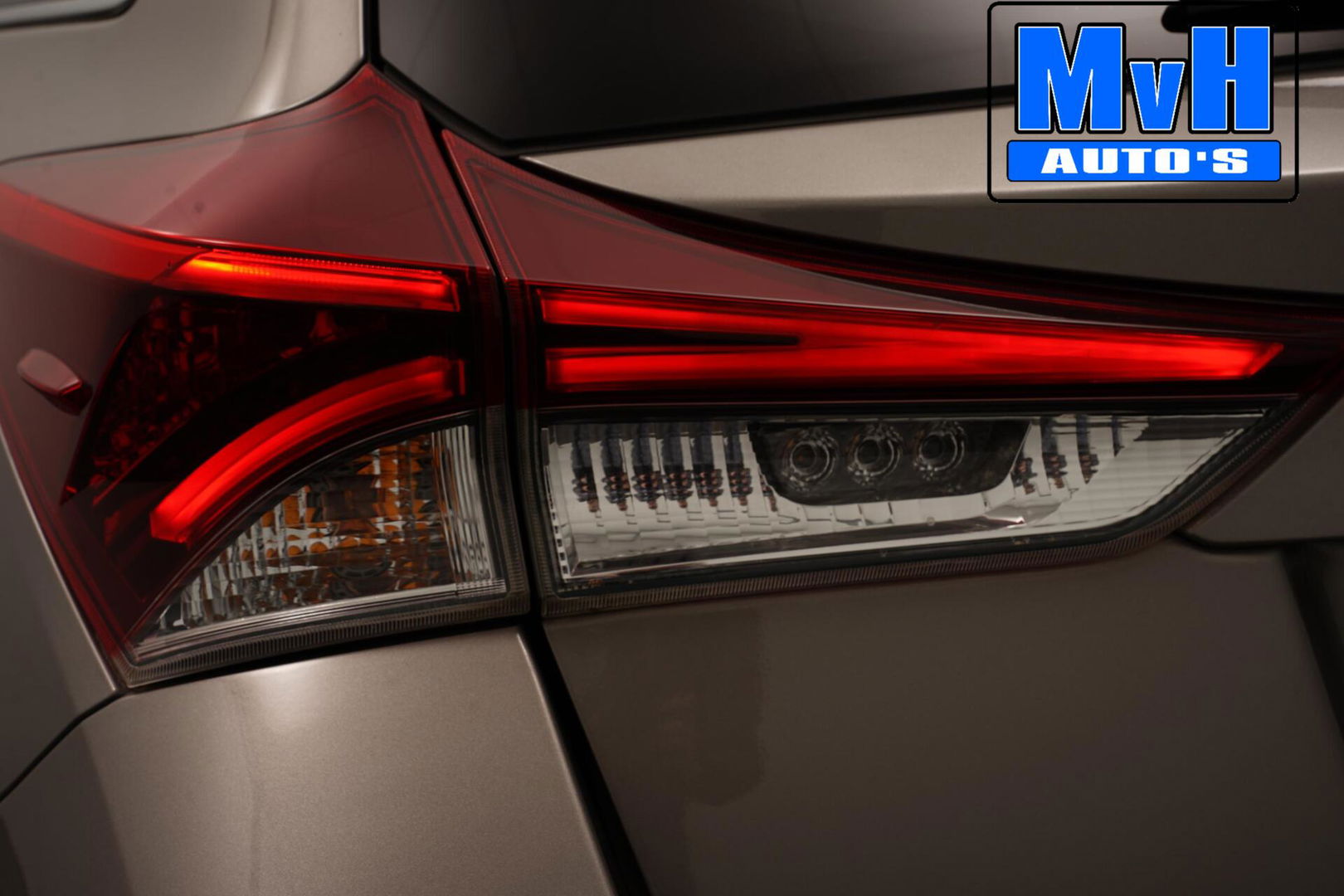 Toyota Auris 1.8 Hybrid Executive|STOELVERW|TREKH|LEER|CAMERA