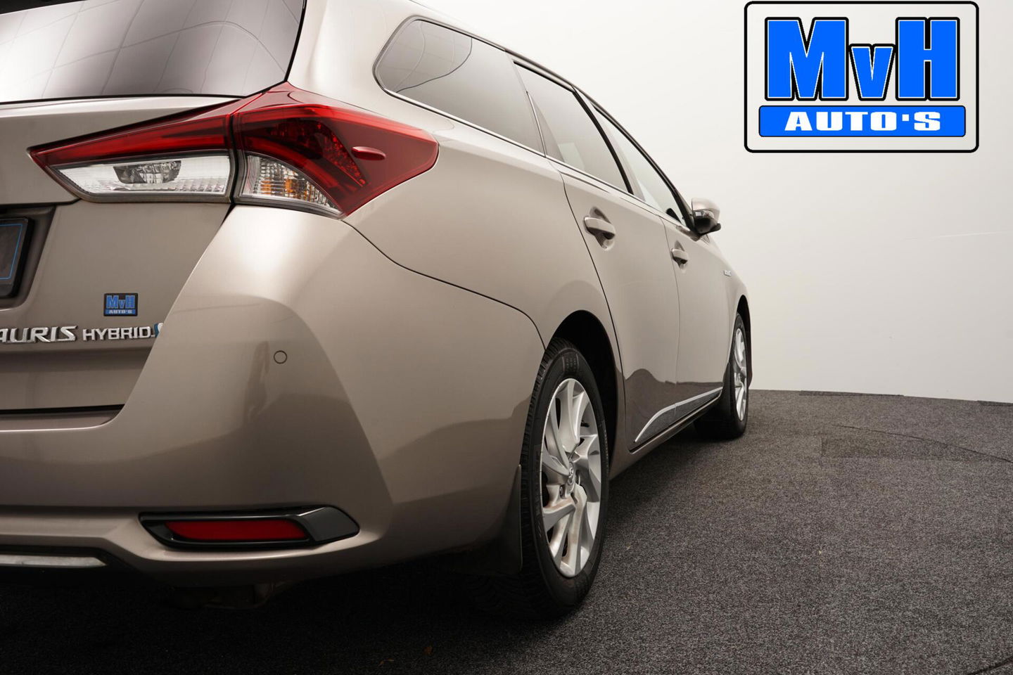 Toyota Auris 1.8 Hybrid Executive|STOELVERW|TREKH|LEER|CAMERA