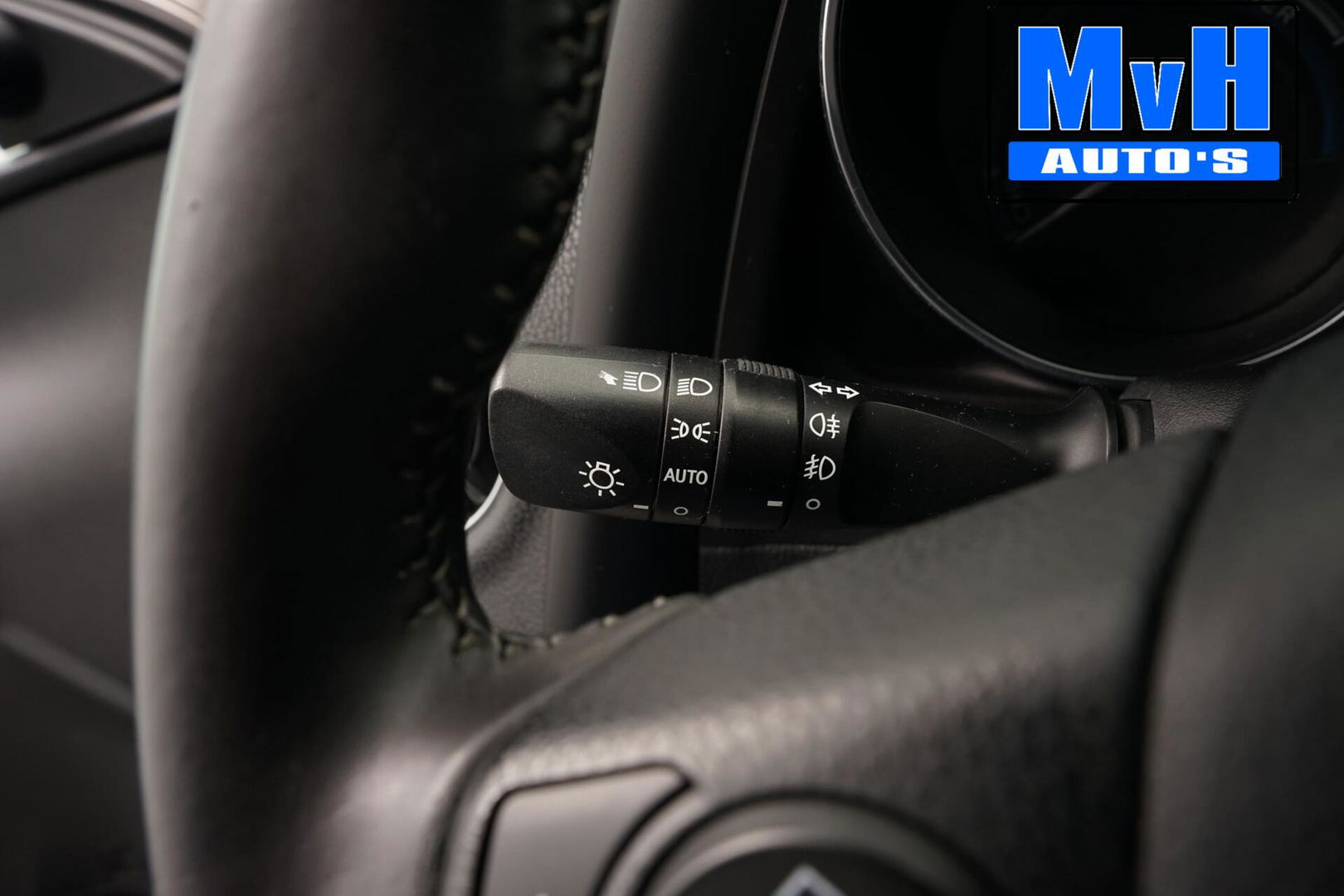 Toyota Auris 1.8 Hybrid Executive|STOELVERW|TREKH|LEER|CAMERA