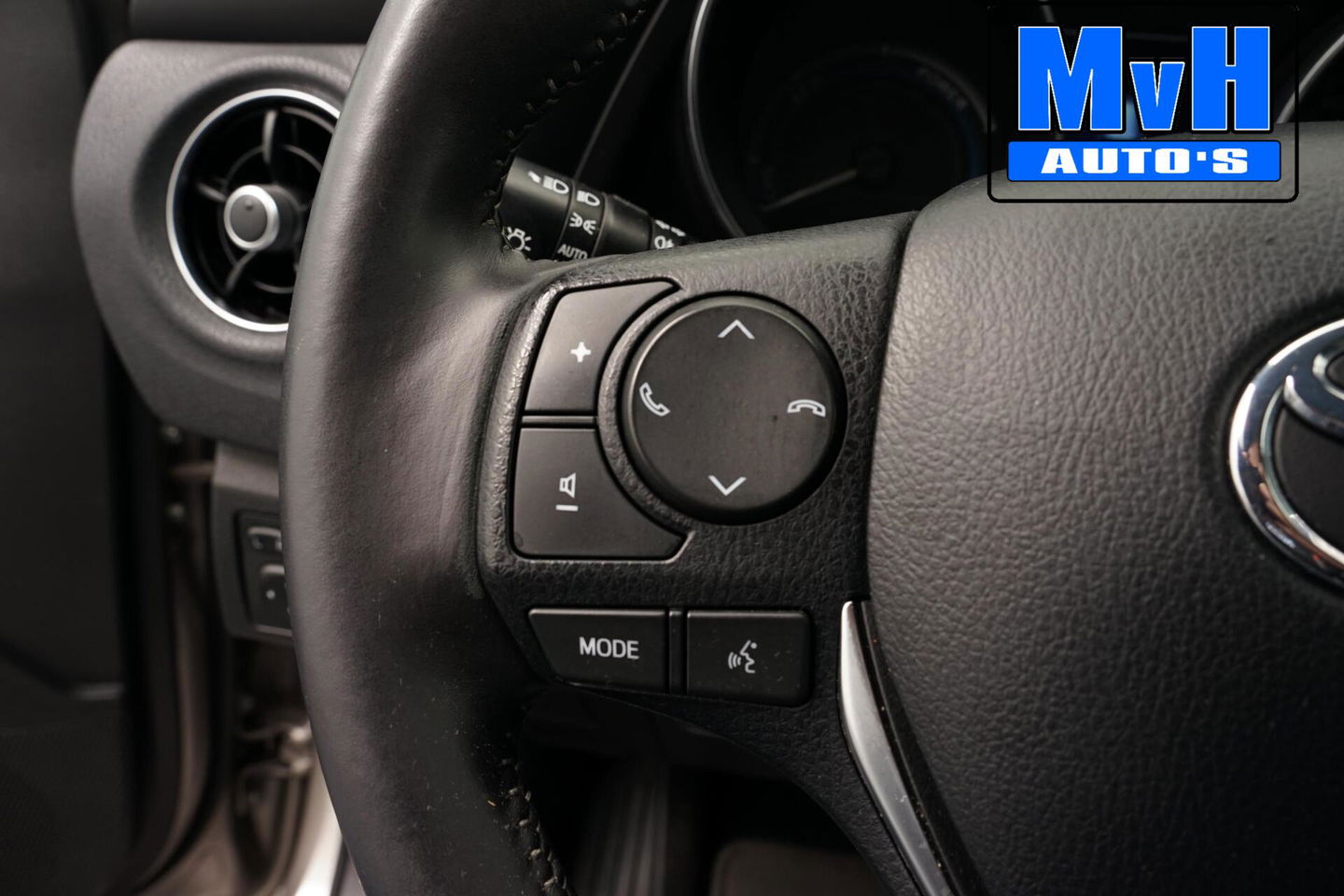 Toyota Auris 1.8 Hybrid Executive|STOELVERW|TREKH|LEER|CAMERA