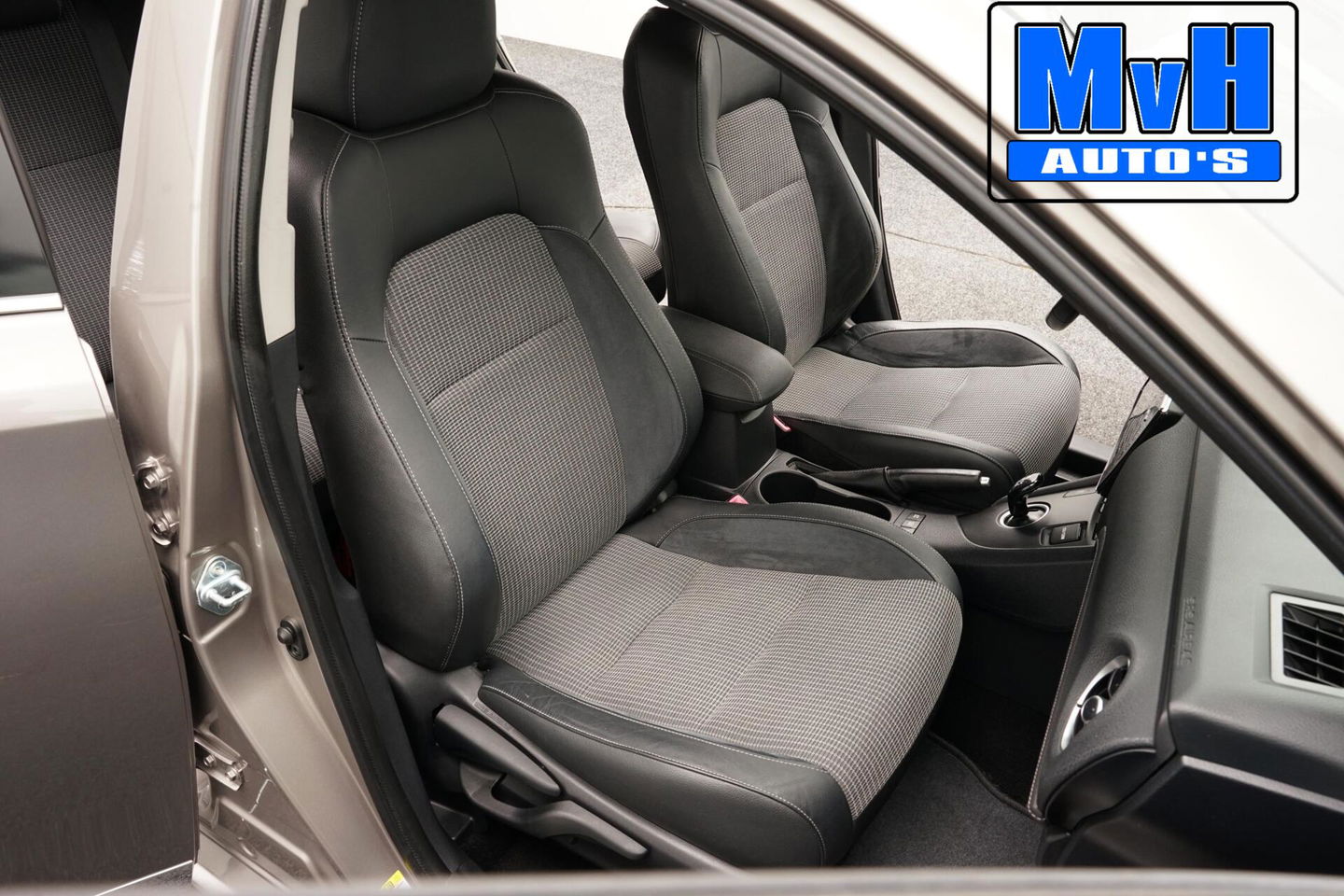 Toyota Auris 1.8 Hybrid Executive|STOELVERW|TREKH|LEER|CAMERA