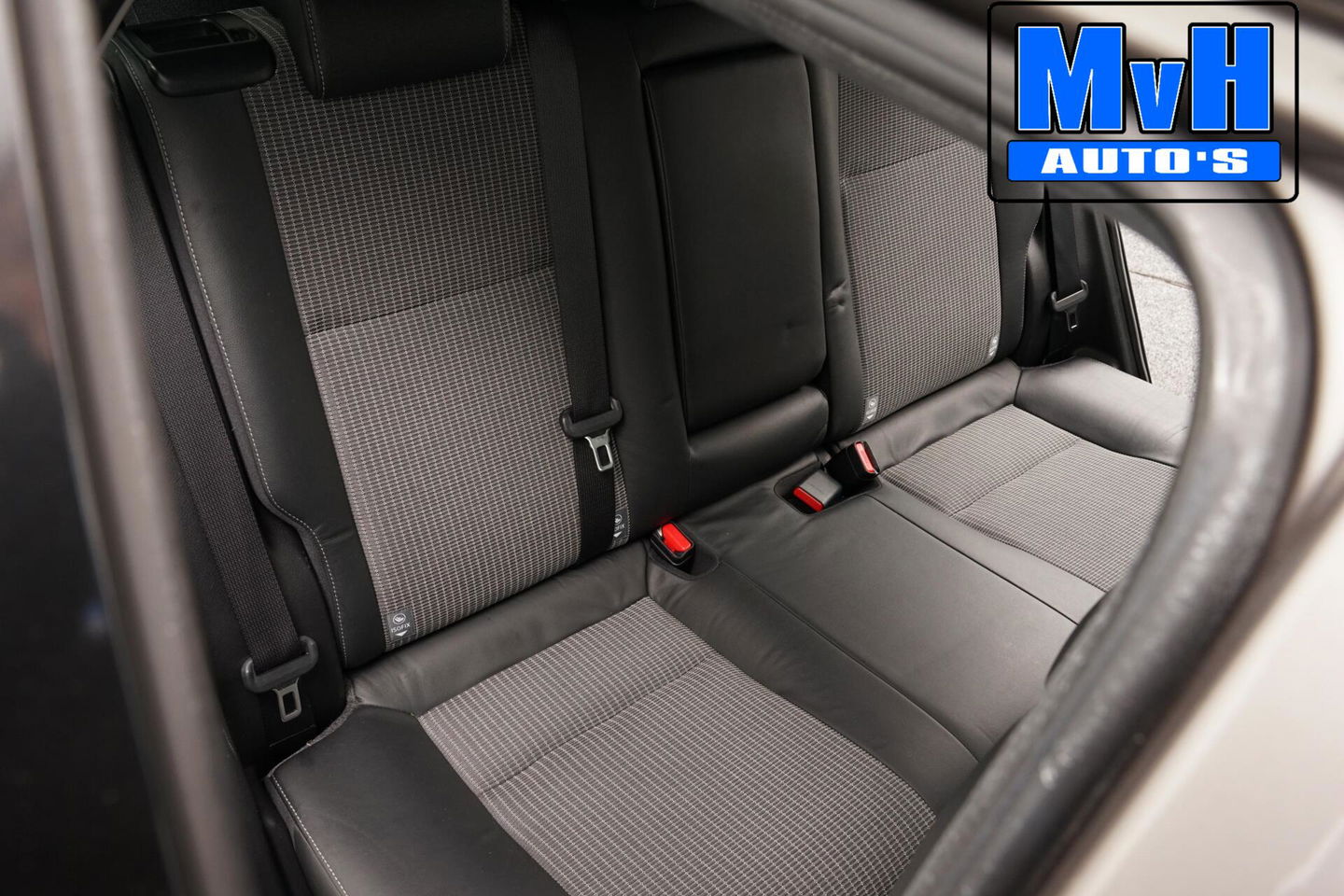 Toyota Auris 1.8 Hybrid Executive|STOELVERW|TREKH|LEER|CAMERA