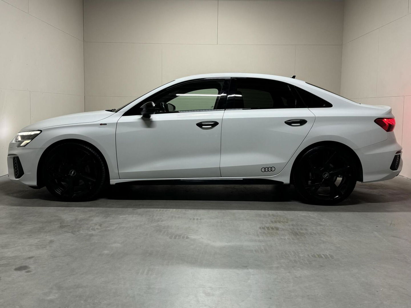 Audi A3 Limousine 35 TFSI S-Line Black Edition Sfeer Carplay NAP