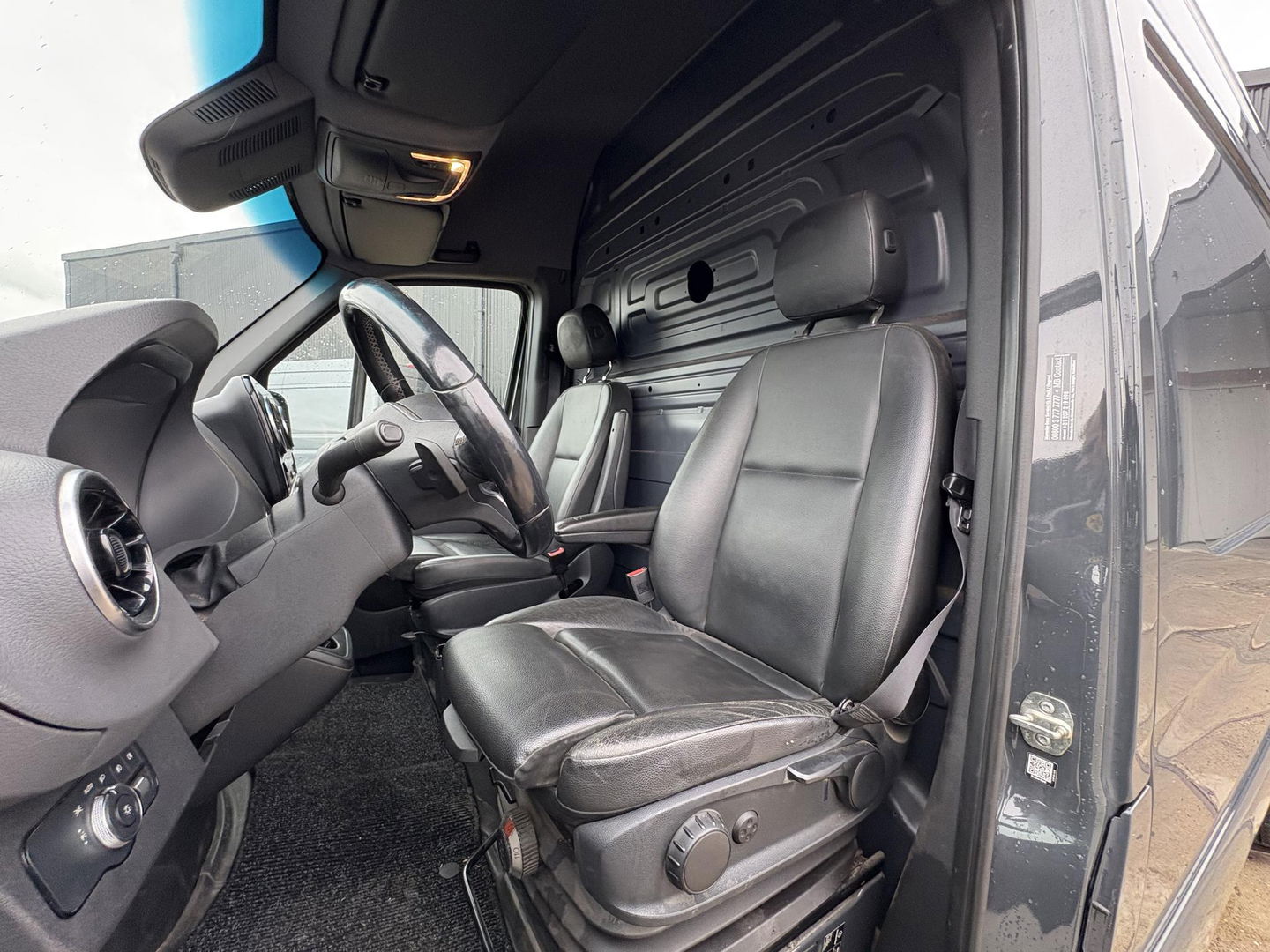Mercedes-Benz Sprinter 319 3.0 CDI L2H2 V6 ** VERWACHT ** | LED | CHAUFFEURSSTOEL | LEDER