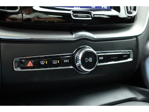 Volvo XC60 2.0 T5 AWD Inscription | Luchtvering | ACC | Trekhaak | Blis | Camera | Leer |
