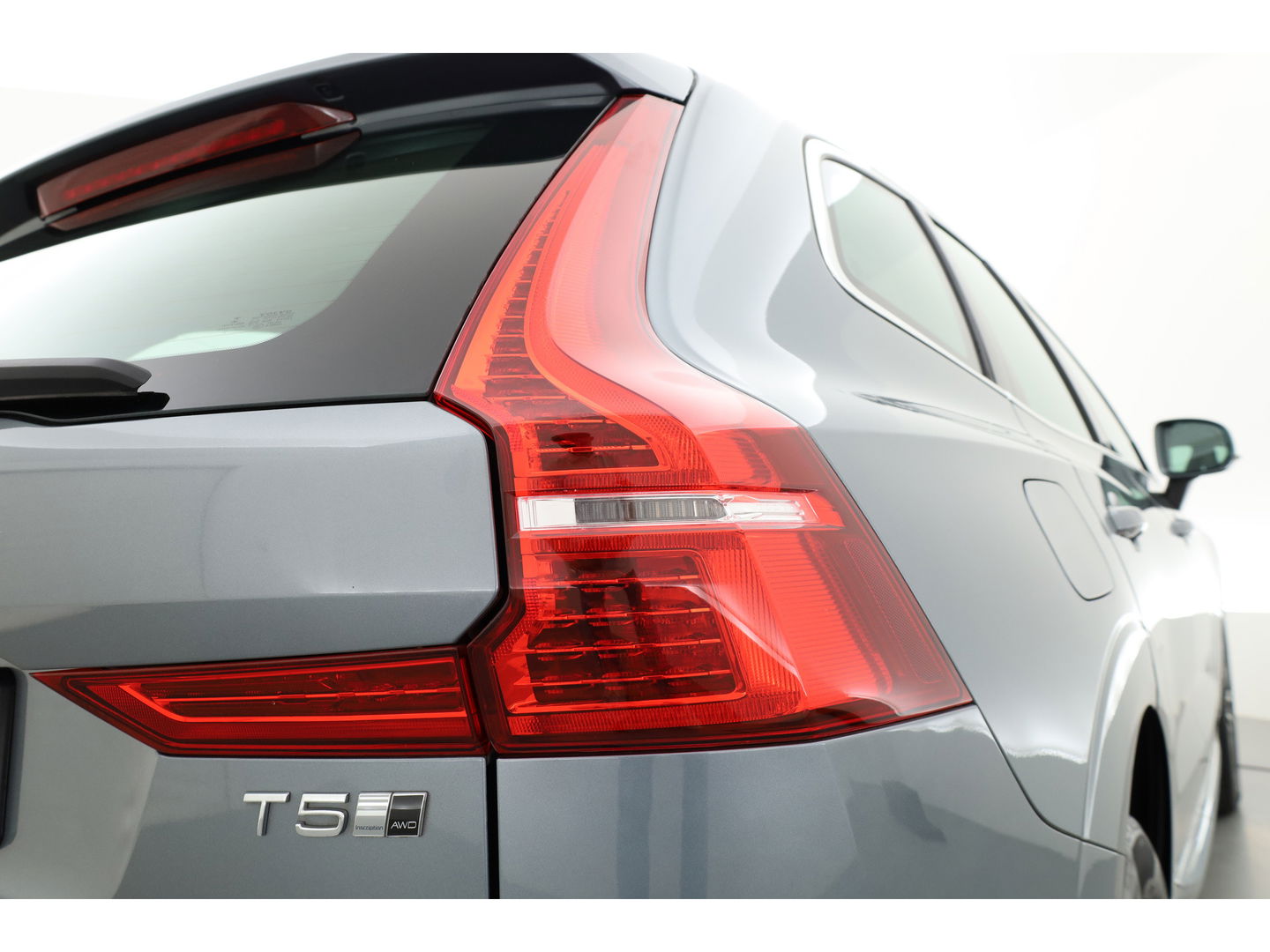 Volvo XC60 2.0 T5 AWD Inscription | Luchtvering | ACC | Trekhaak | Blis | Camera | Leer |