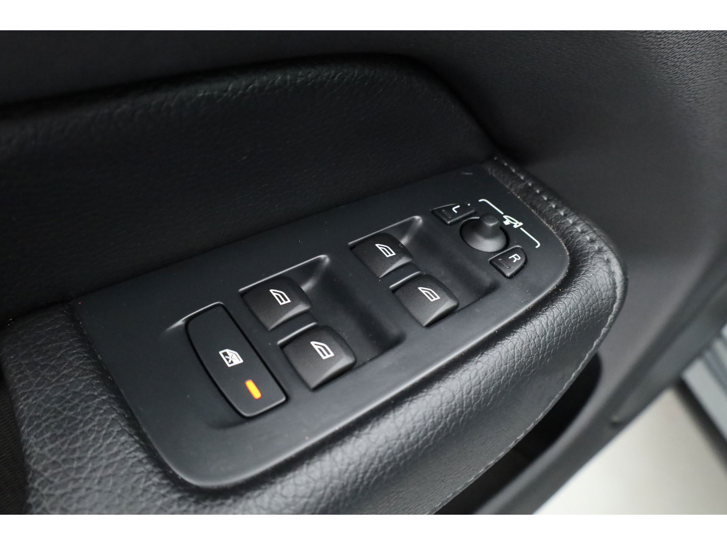 Volvo XC60 2.0 T5 AWD Inscription | Luchtvering | ACC | Trekhaak | Blis | Camera | Leer |