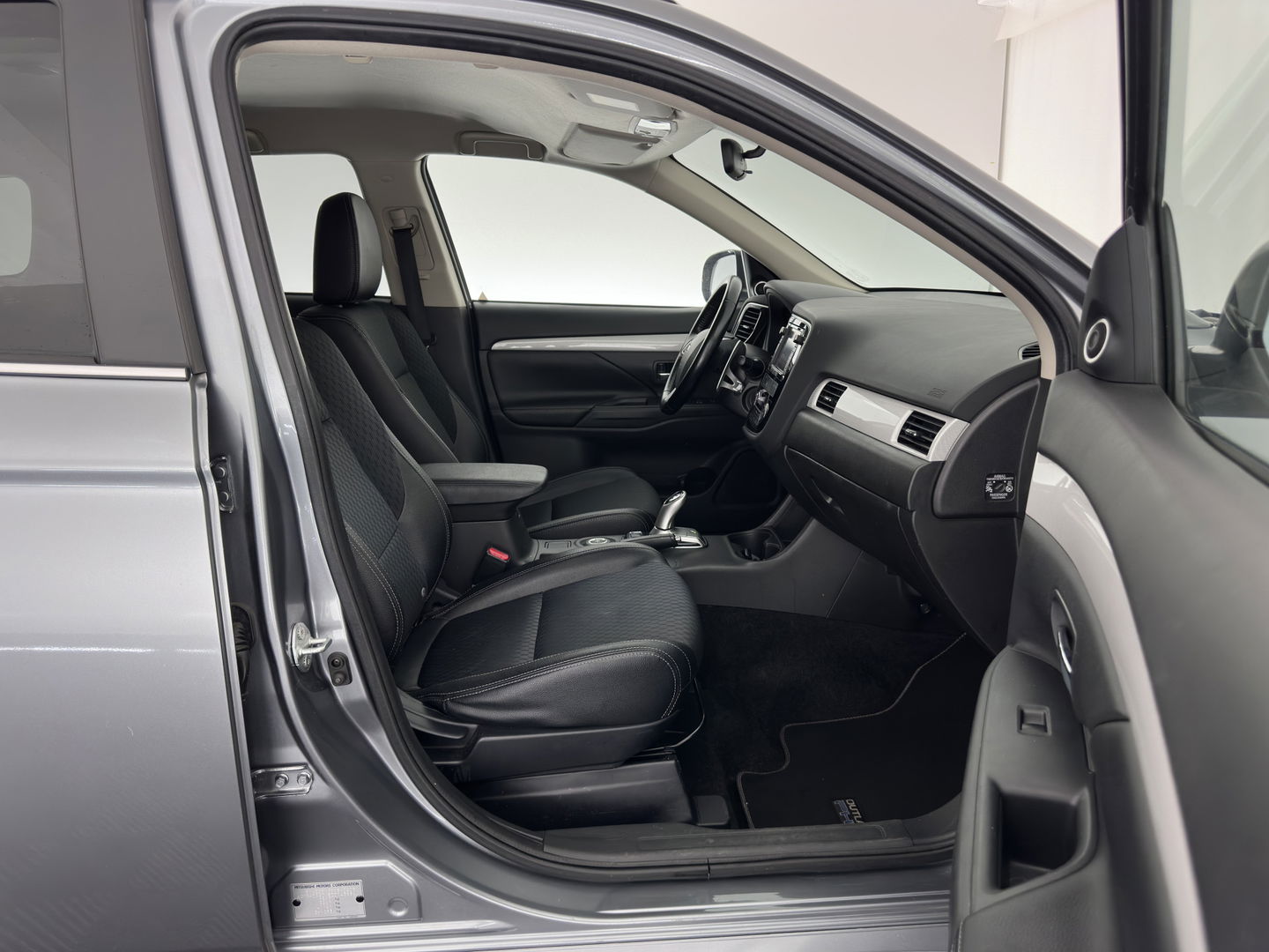 Mitsubishi Outlander 2.0 PHEV Executive Edition Aut. *NAVI-FULLMAP | XENON | LEATHER-FABRIC | COMFORT-SEATS | CAMERA | ECC | KEYLESS | DAB+ | SHIFT-PADDLES | PRIVACY-GLASS | TOWBAR | 18"ALU*