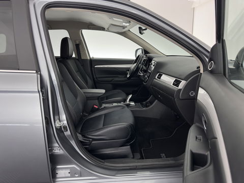 Mitsubishi Outlander 2.0 PHEV Executive Edition Aut. *NAVI-FULLMAP | XENON | LEATHER-FABRIC | COMFORT-SEATS | CAMERA | ECC | KEYLESS | DAB+ | SHIFT-PADDLES | PRIVACY-GLASS | TOWBAR | 18"ALU*