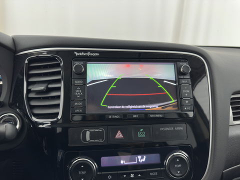 Mitsubishi Outlander 2.0 PHEV Executive Edition Aut. *NAVI-FULLMAP | XENON | LEATHER-FABRIC | COMFORT-SEATS | CAMERA | ECC | KEYLESS | DAB+ | SHIFT-PADDLES | PRIVACY-GLASS | TOWBAR | 18"ALU*