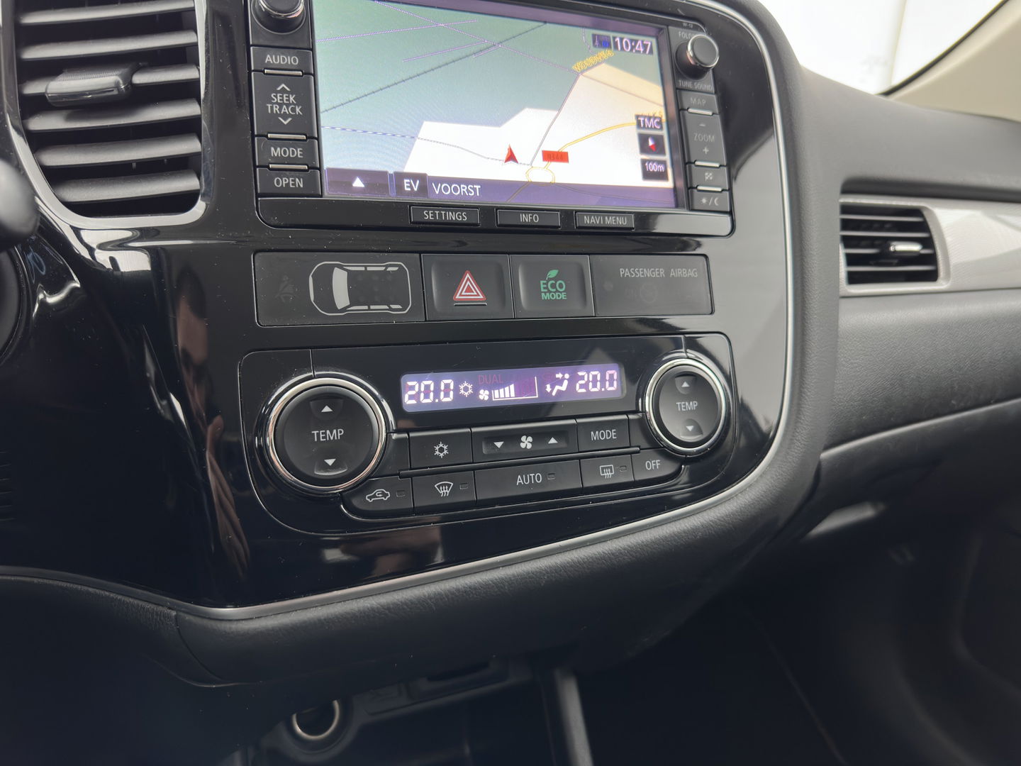 Mitsubishi Outlander 2.0 PHEV Executive Edition Aut. *NAVI-FULLMAP | XENON | LEATHER-FABRIC | COMFORT-SEATS | CAMERA | ECC | KEYLESS | DAB+ | SHIFT-PADDLES | PRIVACY-GLASS | TOWBAR | 18"ALU*