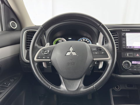 Mitsubishi Outlander 2.0 PHEV Executive Edition Aut. *NAVI-FULLMAP | XENON | LEATHER-FABRIC | COMFORT-SEATS | CAMERA | ECC | KEYLESS | DAB+ | SHIFT-PADDLES | PRIVACY-GLASS | TOWBAR | 18"ALU*