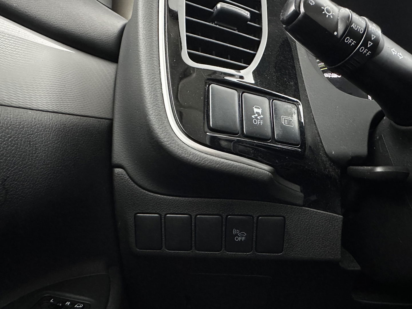 Mitsubishi Outlander 2.0 PHEV Executive Edition Aut. *NAVI-FULLMAP | XENON | LEATHER-FABRIC | COMFORT-SEATS | CAMERA | ECC | KEYLESS | DAB+ | SHIFT-PADDLES | PRIVACY-GLASS | TOWBAR | 18"ALU*