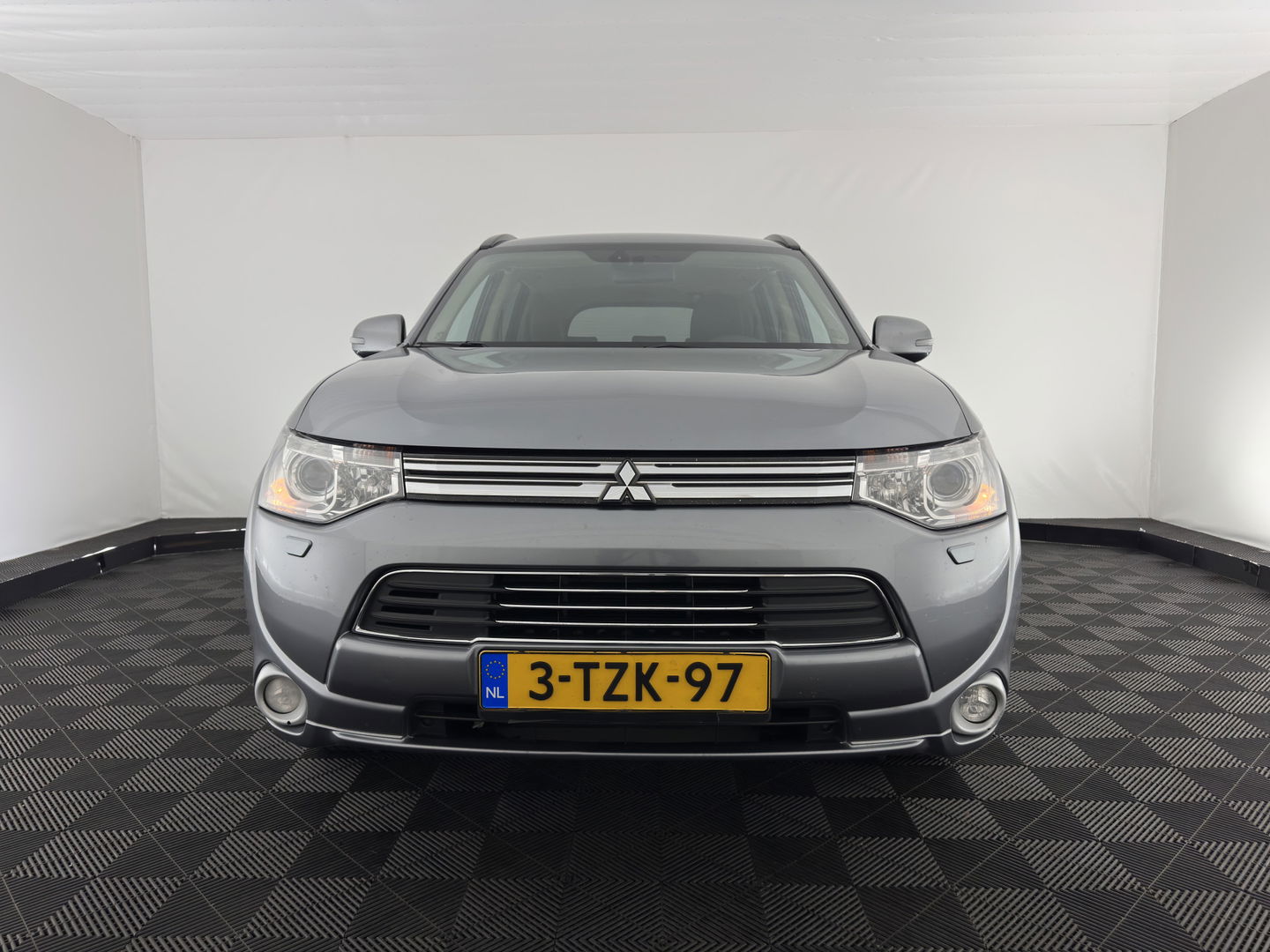 Mitsubishi Outlander 2.0 PHEV Executive Edition Aut. *NAVI-FULLMAP | XENON | LEATHER-FABRIC | COMFORT-SEATS | CAMERA | ECC | KEYLESS | DAB+ | SHIFT-PADDLES | PRIVACY-GLASS | TOWBAR | 18"ALU*
