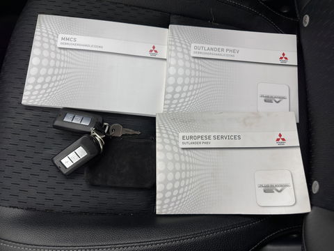 Mitsubishi Outlander 2.0 PHEV Executive Edition Aut. *NAVI-FULLMAP | XENON | LEATHER-FABRIC | COMFORT-SEATS | CAMERA | ECC | KEYLESS | DAB+ | SHIFT-PADDLES | PRIVACY-GLASS | TOWBAR | 18"ALU*