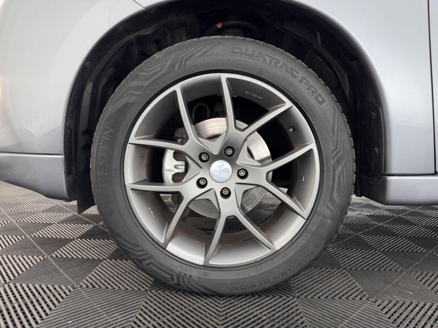 Mitsubishi Outlander 2.0 PHEV Executive Edition Aut. *NAVI-FULLMAP | XENON | LEATHER-FABRIC | COMFORT-SEATS | CAMERA | ECC | KEYLESS | DAB+ | SHIFT-PADDLES | PRIVACY-GLASS | TOWBAR | 18"ALU*