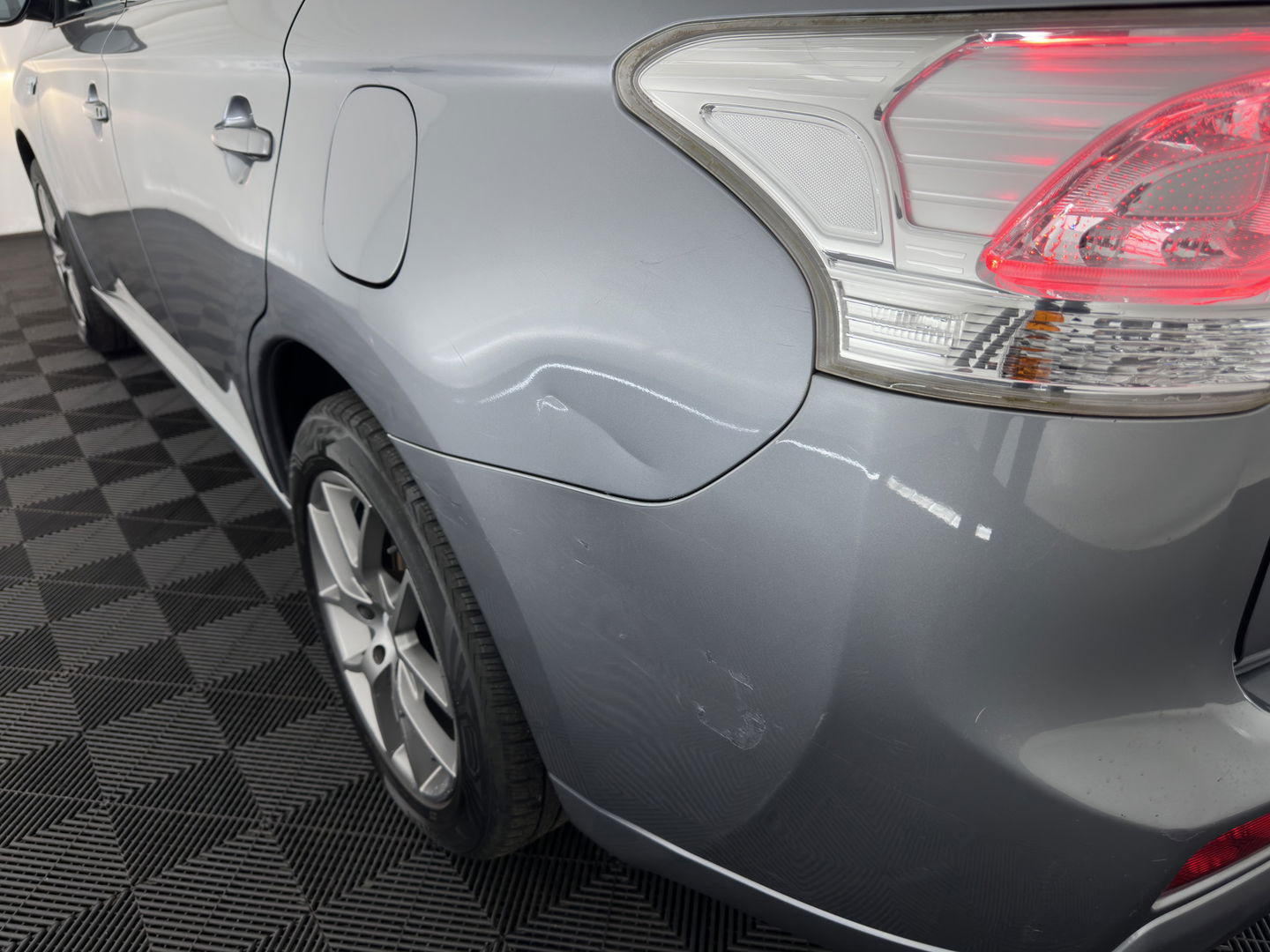 Mitsubishi Outlander 2.0 PHEV Executive Edition Aut. *NAVI-FULLMAP | XENON | LEATHER-FABRIC | COMFORT-SEATS | CAMERA | ECC | KEYLESS | DAB+ | SHIFT-PADDLES | PRIVACY-GLASS | TOWBAR | 18"ALU*