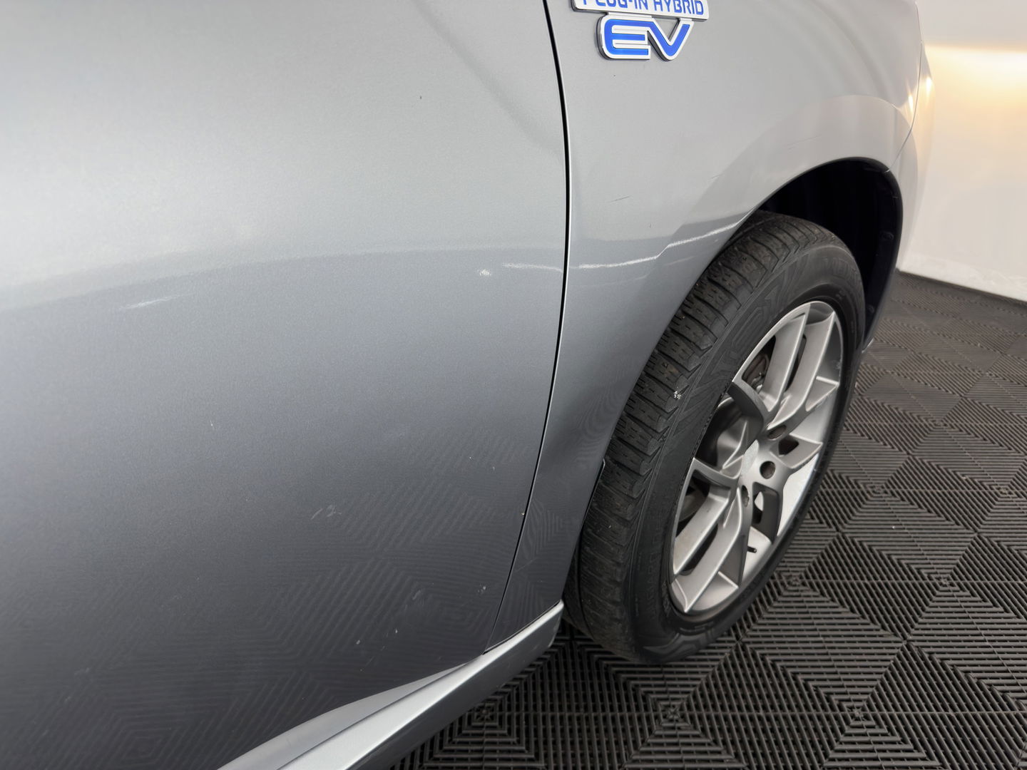 Mitsubishi Outlander 2.0 PHEV Executive Edition Aut. *NAVI-FULLMAP | XENON | LEATHER-FABRIC | COMFORT-SEATS | CAMERA | ECC | KEYLESS | DAB+ | SHIFT-PADDLES | PRIVACY-GLASS | TOWBAR | 18"ALU*