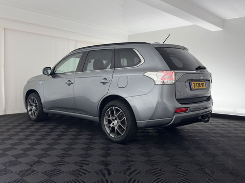 Mitsubishi Outlander 2.0 PHEV Executive Edition Aut. *NAVI-FULLMAP | XENON | LEATHER-FABRIC | COMFORT-SEATS | CAMERA | ECC | KEYLESS | DAB+ | SHIFT-PADDLES | PRIVACY-GLASS | TOWBAR | 18"ALU*