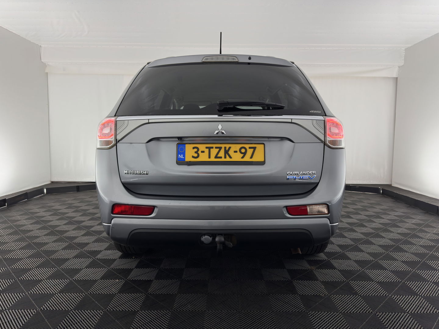 Mitsubishi Outlander 2.0 PHEV Executive Edition Aut. *NAVI-FULLMAP | XENON | LEATHER-FABRIC | COMFORT-SEATS | CAMERA | ECC | KEYLESS | DAB+ | SHIFT-PADDLES | PRIVACY-GLASS | TOWBAR | 18"ALU*