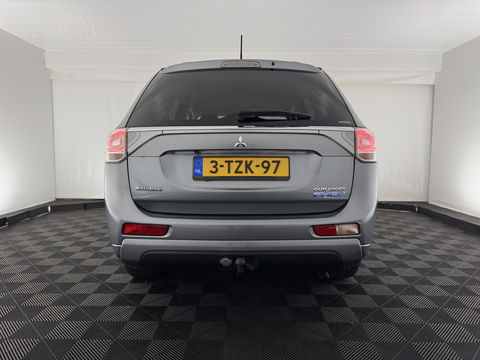 Mitsubishi Outlander 2.0 PHEV Executive Edition Aut. *NAVI-FULLMAP | XENON | LEATHER-FABRIC | COMFORT-SEATS | CAMERA | ECC | KEYLESS | DAB+ | SHIFT-PADDLES | PRIVACY-GLASS | TOWBAR | 18"ALU*