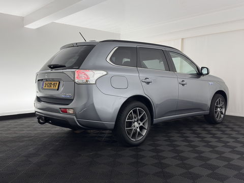 Mitsubishi Outlander 2.0 PHEV Executive Edition Aut. *NAVI-FULLMAP | XENON | LEATHER-FABRIC | COMFORT-SEATS | CAMERA | ECC | KEYLESS | DAB+ | SHIFT-PADDLES | PRIVACY-GLASS | TOWBAR | 18"ALU*
