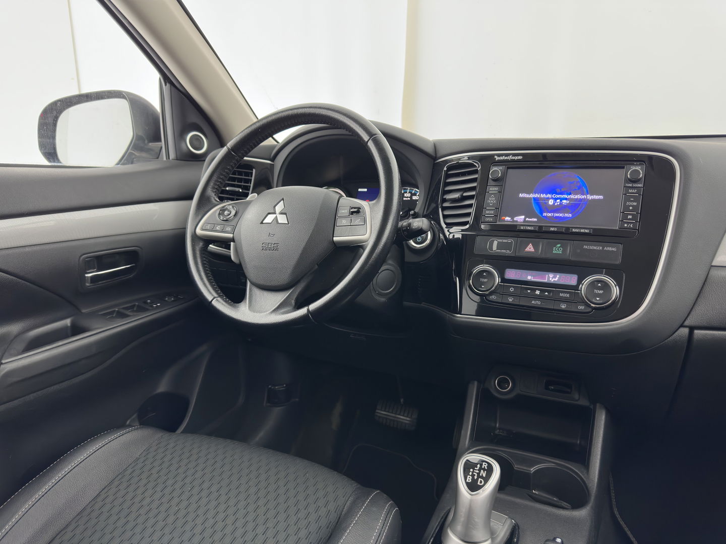 Mitsubishi Outlander 2.0 PHEV Executive Edition Aut. *NAVI-FULLMAP | XENON | LEATHER-FABRIC | COMFORT-SEATS | CAMERA | ECC | KEYLESS | DAB+ | SHIFT-PADDLES | PRIVACY-GLASS | TOWBAR | 18"ALU*