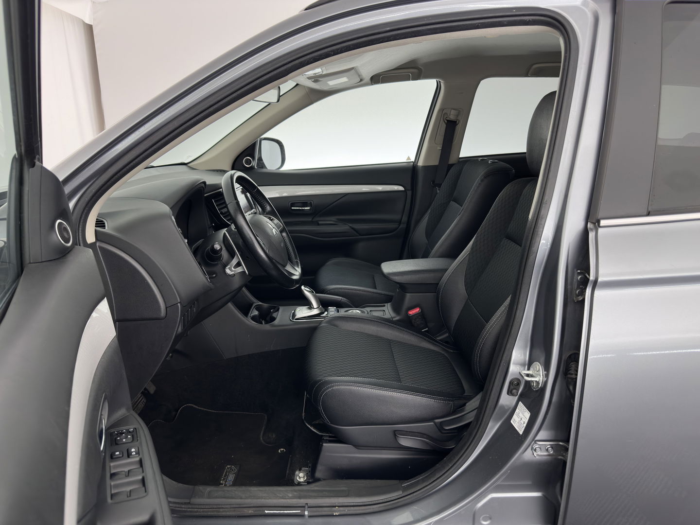 Mitsubishi Outlander 2.0 PHEV Executive Edition Aut. *NAVI-FULLMAP | XENON | LEATHER-FABRIC | COMFORT-SEATS | CAMERA | ECC | KEYLESS | DAB+ | SHIFT-PADDLES | PRIVACY-GLASS | TOWBAR | 18"ALU*