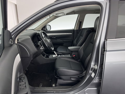 Mitsubishi Outlander 2.0 PHEV Executive Edition Aut. *NAVI-FULLMAP | XENON | LEATHER-FABRIC | COMFORT-SEATS | CAMERA | ECC | KEYLESS | DAB+ | SHIFT-PADDLES | PRIVACY-GLASS | TOWBAR | 18"ALU*