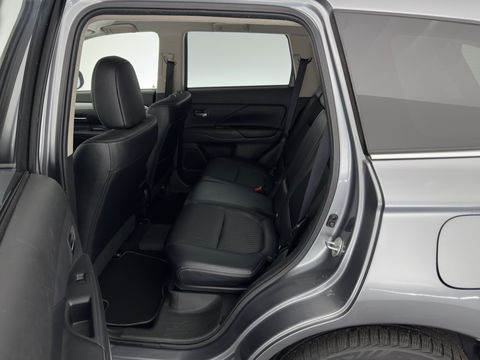 Mitsubishi Outlander 2.0 PHEV Executive Edition Aut. *NAVI-FULLMAP | XENON | LEATHER-FABRIC | COMFORT-SEATS | CAMERA | ECC | KEYLESS | DAB+ | SHIFT-PADDLES | PRIVACY-GLASS | TOWBAR | 18"ALU*
