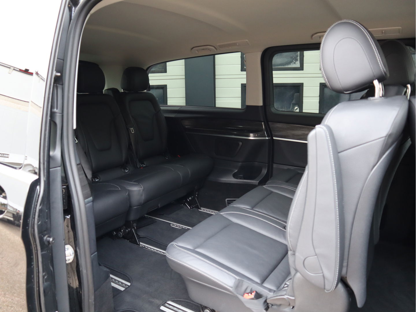 Mercedes-Benz EQV 300 90kWh L3 Extra lang - Leder 8 Pers. 2+3+3 - elc. Schuif - 360 Camera