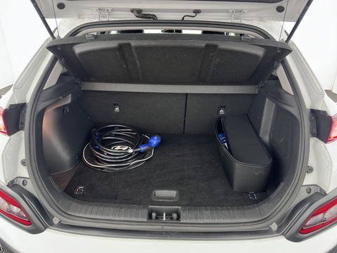 Hyundai KONA EV Premium 64 kWh {SOH-100%} [ 3-Fase ] (INCL.BTW) *LEATHER | KRELL-AUDIO | HEAD-UP | FULL-LED | NAVI-FULLMAP | DAB | ADAPT.CRUISE | KEYLESS | CAMERA | BLIND-SPOT | LANE-ASSIST | DIGI-COCKPIT | COMFORT-SEATS | TOWBAR | 17''ALU*