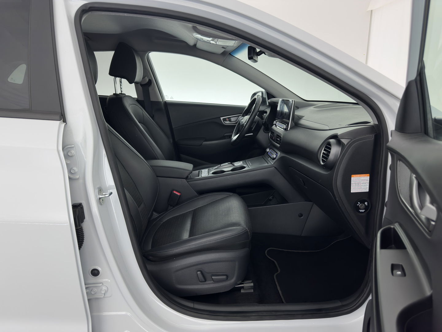 Hyundai KONA EV Premium 64 kWh {SOH-100%} [ 3-Fase ] (INCL.BTW) *LEATHER | KRELL-AUDIO | HEAD-UP | FULL-LED | NAVI-FULLMAP | DAB | ADAPT.CRUISE | KEYLESS | CAMERA | BLIND-SPOT | LANE-ASSIST | DIGI-COCKPIT | COMFORT-SEATS | TOWBAR | 17''ALU*