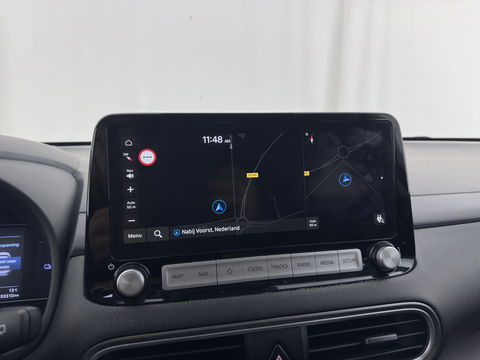 Hyundai KONA EV Premium 64 kWh {SOH-100%} [ 3-Fase ] (INCL.BTW) *LEATHER | KRELL-AUDIO | HEAD-UP | FULL-LED | NAVI-FULLMAP | DAB | ADAPT.CRUISE | KEYLESS | CAMERA | BLIND-SPOT | LANE-ASSIST | DIGI-COCKPIT | COMFORT-SEATS | TOWBAR | 17''ALU*